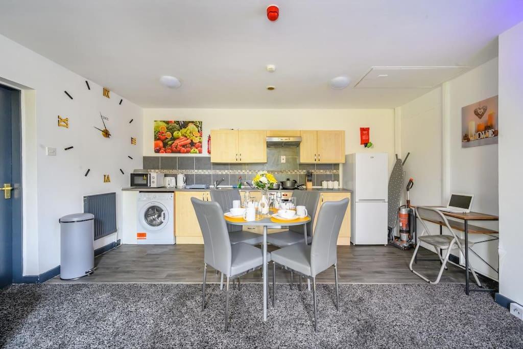 -F5Gh- For Relaxed & Cosy Stay, Free Parking, Wifi Leeds  Esterno foto
